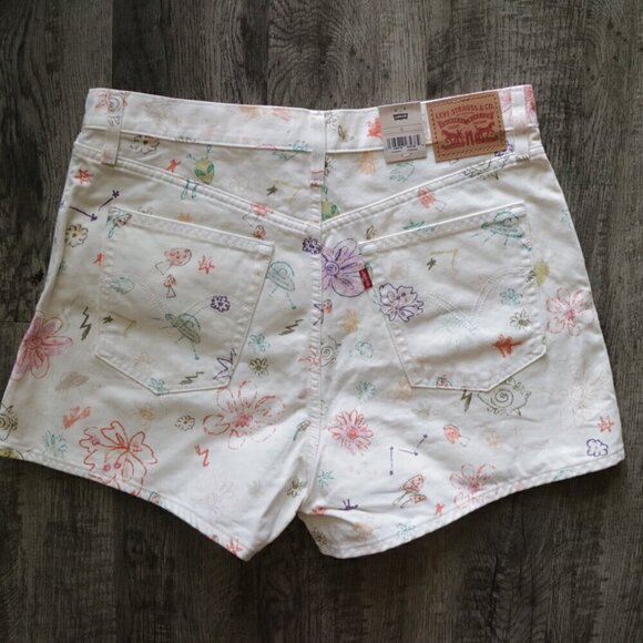NWT Levi's High Rise Relaxed Mom Cream Denim Jean Shorts Space Doodle - Picture 14 of 16